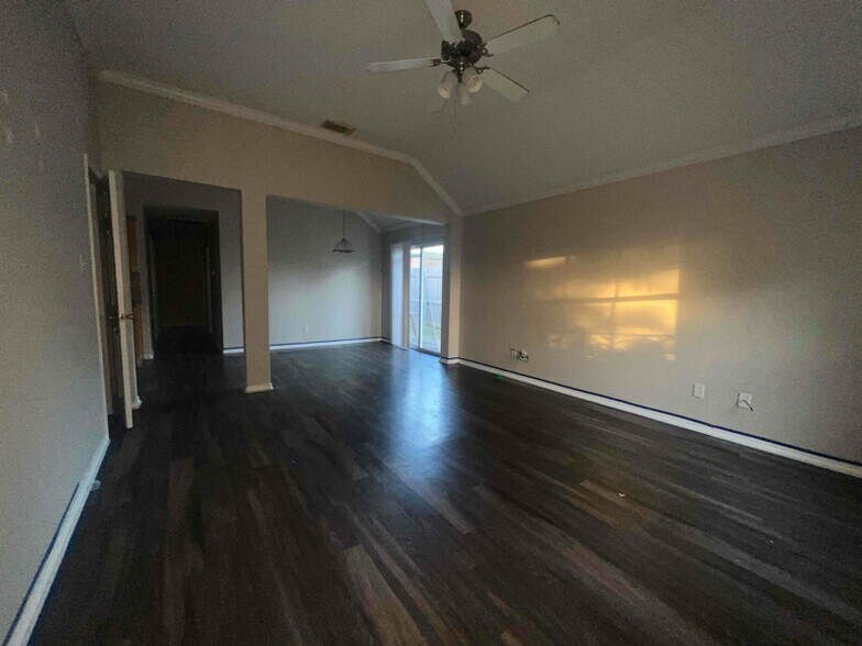 Building Photo - 812 Becard Dr