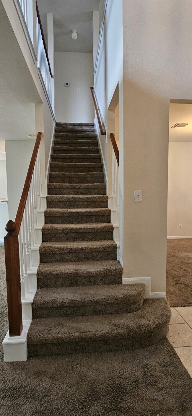 Building Photo - 2519 Pine Shadows Dr