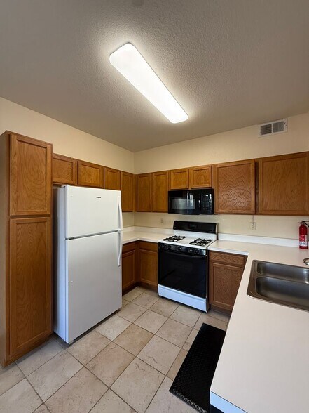 Building Photo - 9913 E Carolina Cir