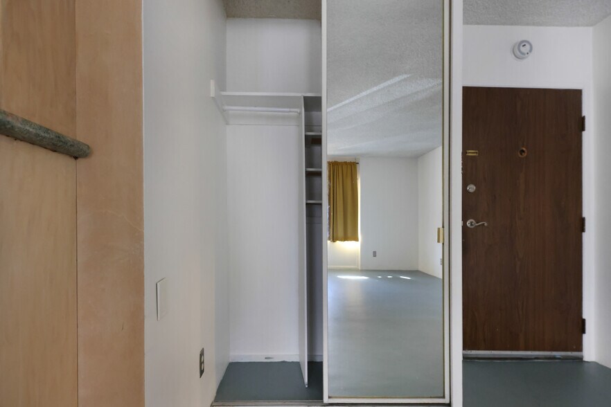 Building Photo - 250 Linden Ave