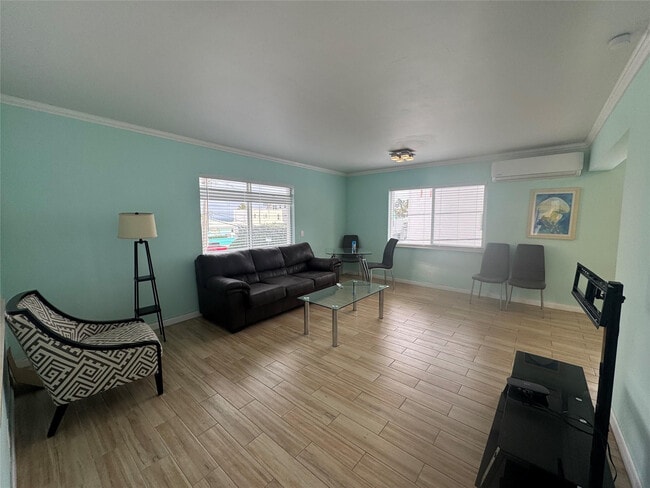 Building Photo - 323 Monroe St