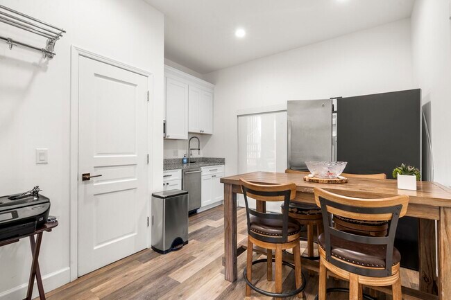 Building Photo - 14492 Equestrian Way
