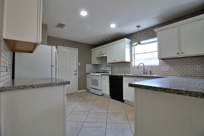 Building Photo - 6803 Highwind Bend Ln