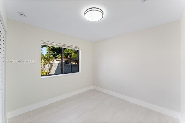 Building Photo - 1181 NW 66th St