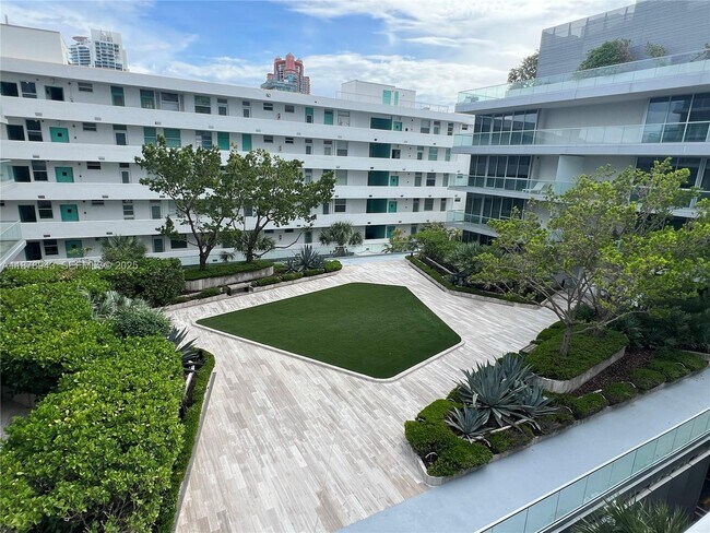 Building Photo - 325 Ocean Dr