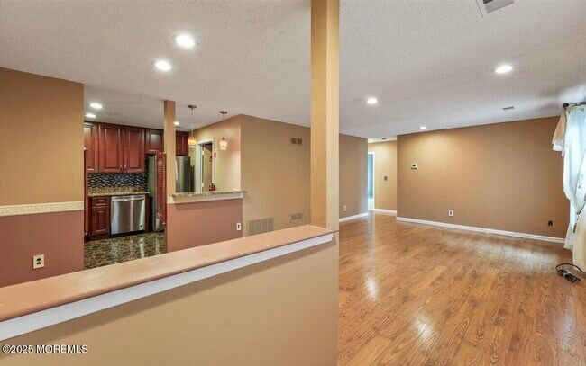 Building Photo - 19 Augusta Ct