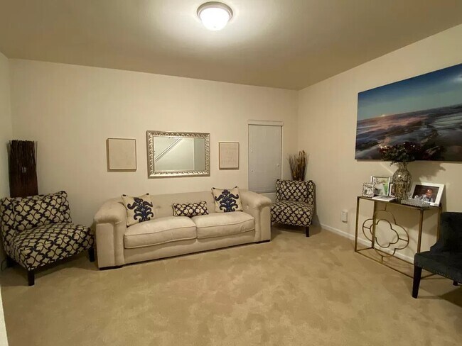 Living room / Reading Quiet Room - All New Furniture - 2001 Boulder Ct