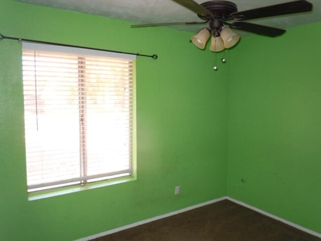 Building Photo - 520 E Judi Dr