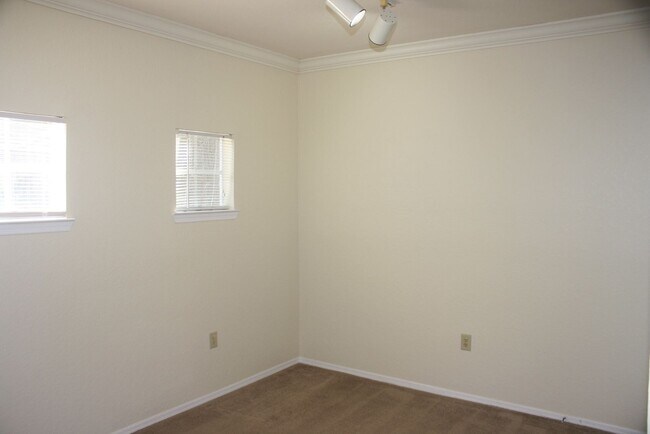 Building Photo - 213Vill201