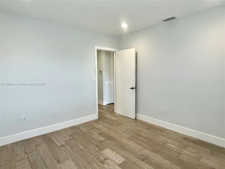 Building Photo - 11325 SW 9th Ct
