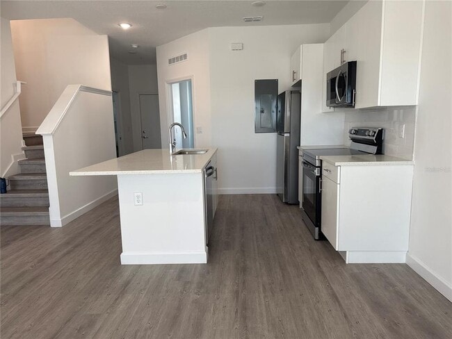 Building Photo - 420 Famagusta Dr