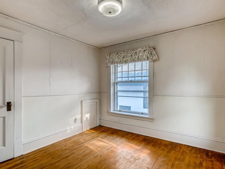 Building Photo - 245 Hamline Ave S