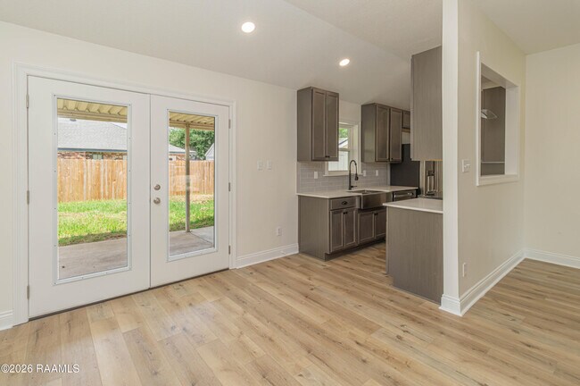 Building Photo - 122 Pebble Beach Dr