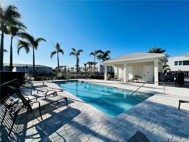 Building Photo - 3913 SE Mentmore Ln