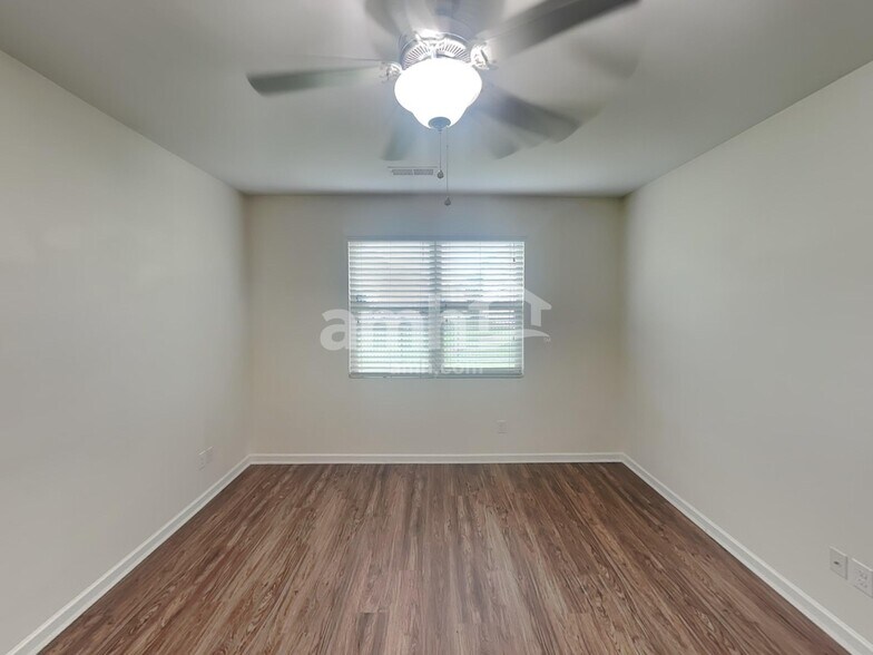 Building Photo - 3711 Community Cir