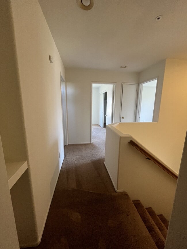 Building Photo - "Charming 3-Bed, 2.5-Bath Home in Oxnard –...