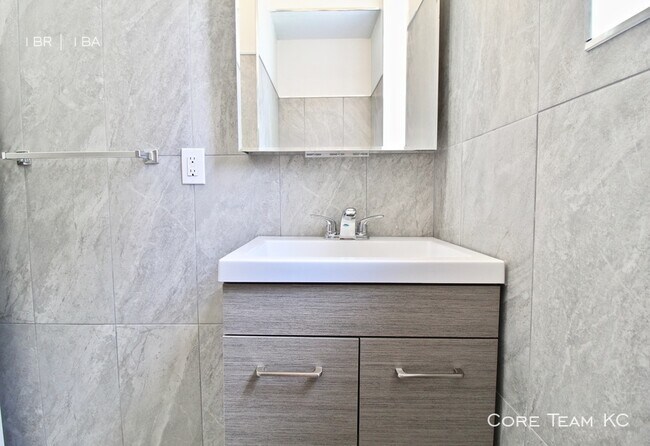 Building Photo - Fully Renovated 1 Bedroom in Union Hill
