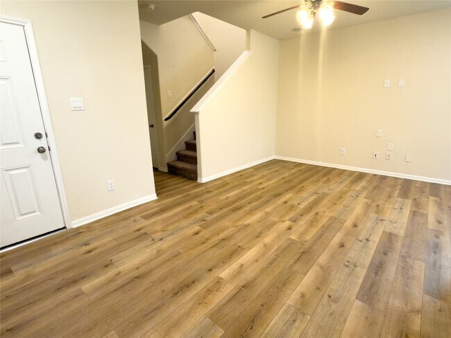 Building Photo - 17035 Amarose Dr