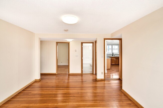 Building Photo - 77 Swan St