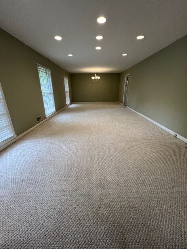Building Photo - Beautiful Home with Mother in Law Suite or...