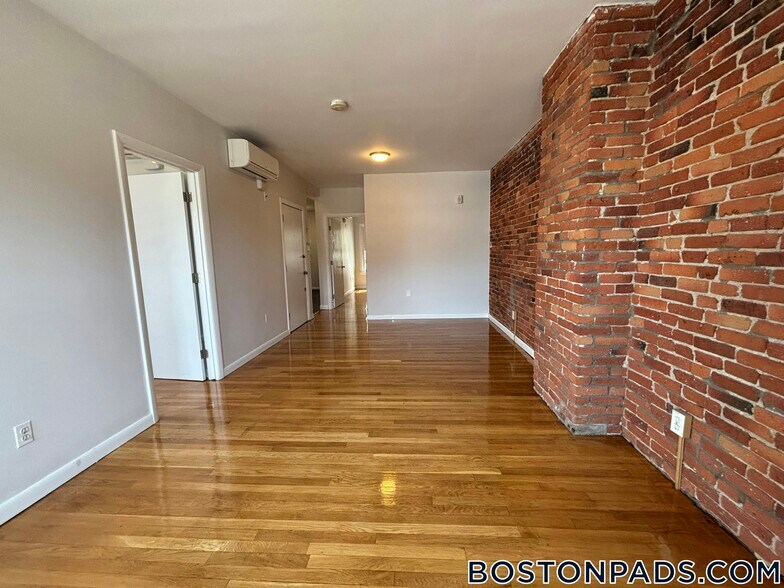 Building Photo - 164 Broadway