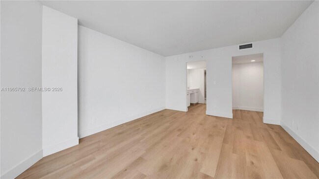 Building Photo - 555 NE 34th St