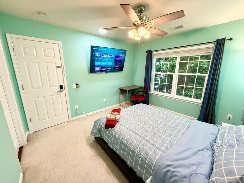 Building Photo - Room in House on Arbor Vista Dr