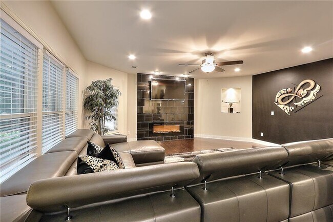 Building Photo - 2676 Brickell Square