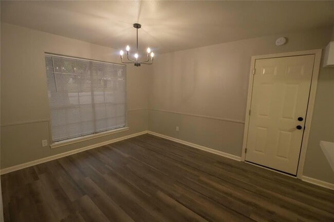 Building Photo - 3318 Kentwood Dr