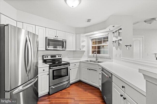 Building Photo - 5600 Willoughby Newton Dr