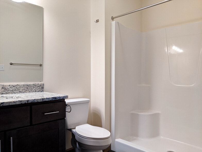 Building Photo - 612 Commercial Dr