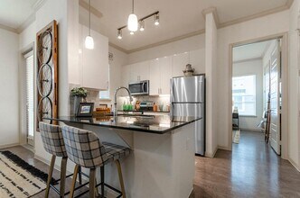 Building Photo - Berkshire Creekside