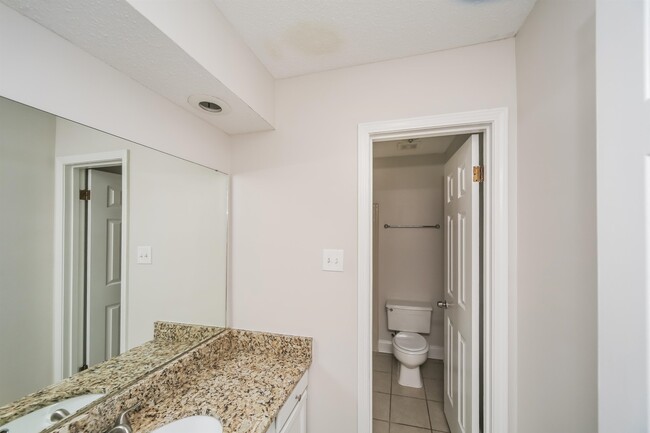 Building Photo - 8915 Lanthorn Cove