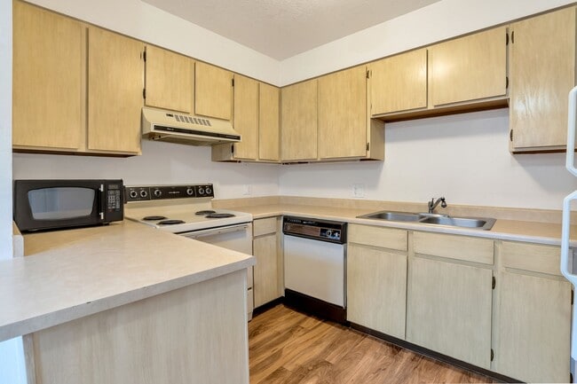 Building Photo - Inviting 2 Bedroom, 1 Bath with Fenced Patio