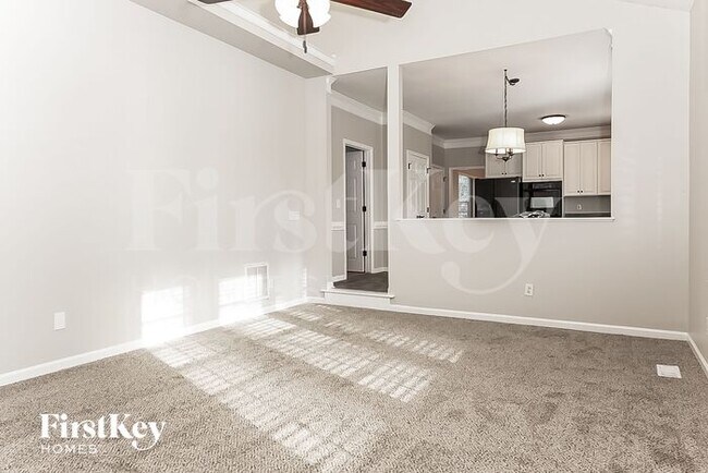 Building Photo - 5388 Beechmont Dr
