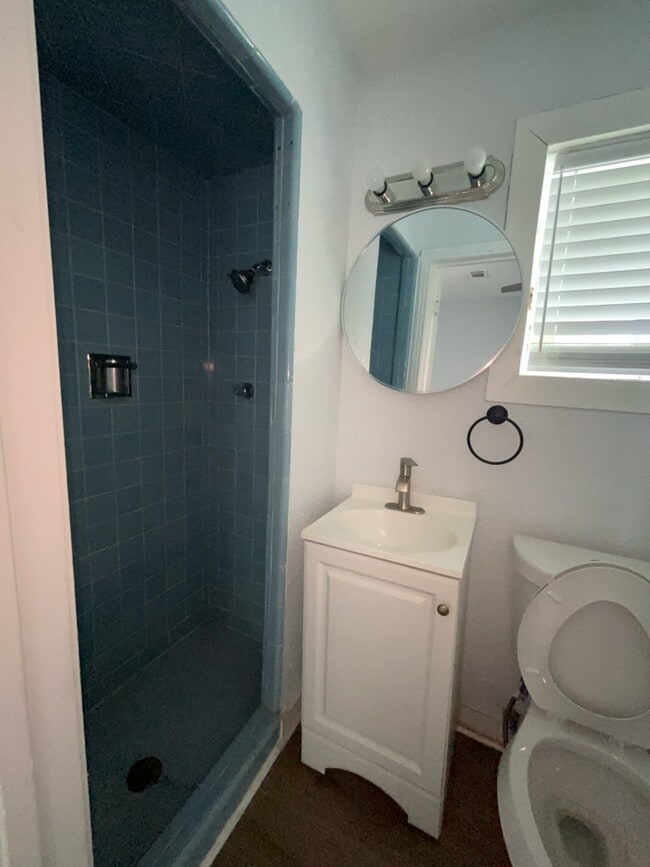 Building Photo - 805 Dorgan St