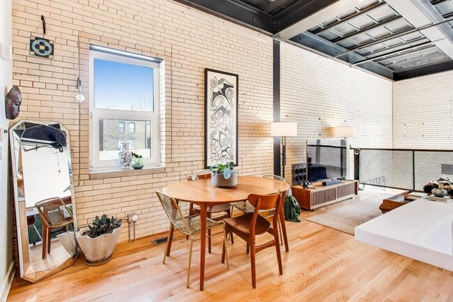 Building Photo - 1128 W Ardmore Ave