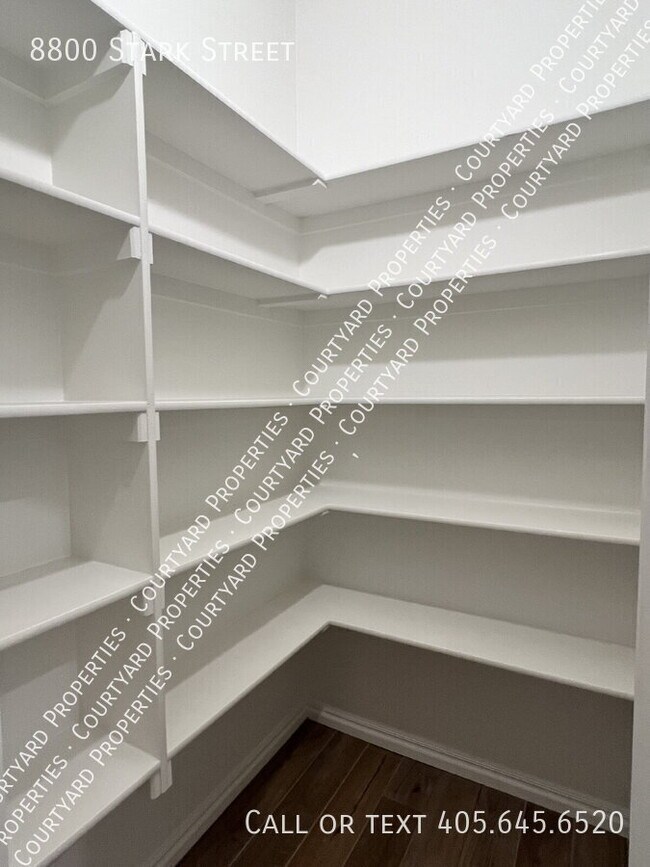 Building Photo - 8800 Stark St