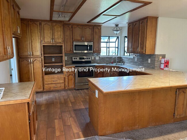 Building Photo - Available Soon!! Extra Big 5 Bedroom Country Home That You Have To See!!!