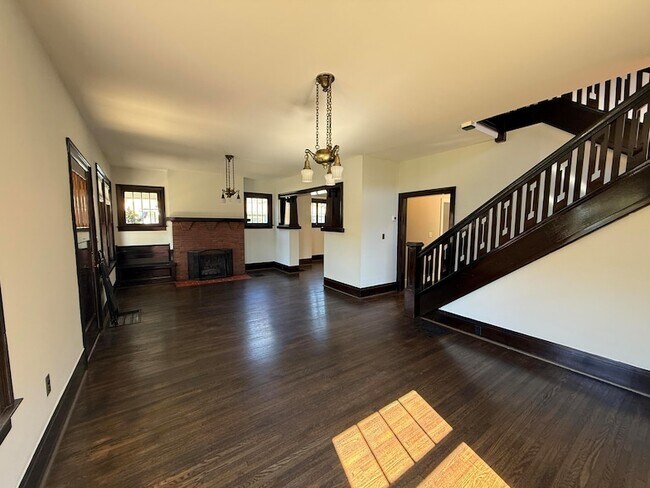 Building Photo - 206 Eveningside Dr