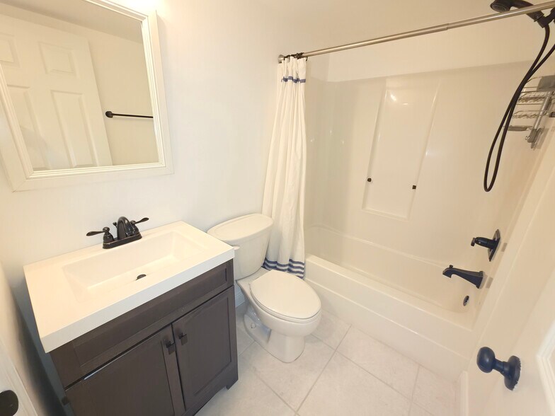 Bath 2 - 154 Cypress Way E