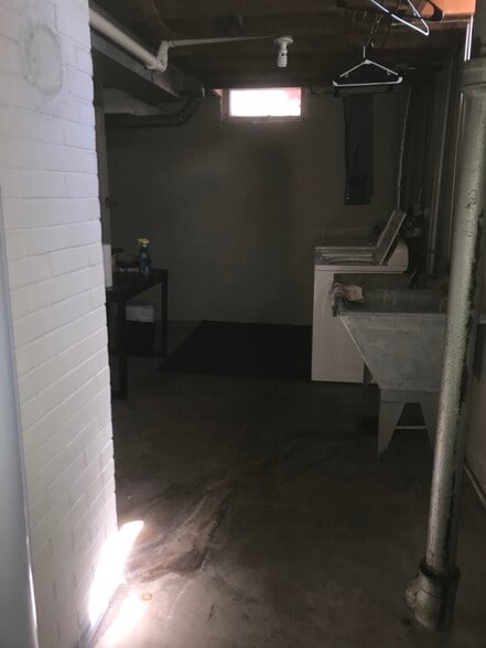 LAUNDRY - 115 19 1/2 Ave N