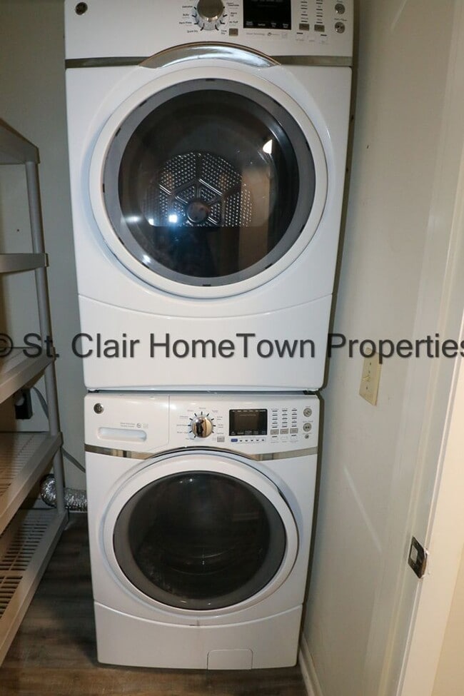 Building Photo - Upstairs Unit on Logan Martin Lake