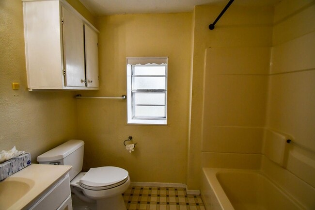 Building Photo - 1-Bedroom Home with Office & Easy Access t...