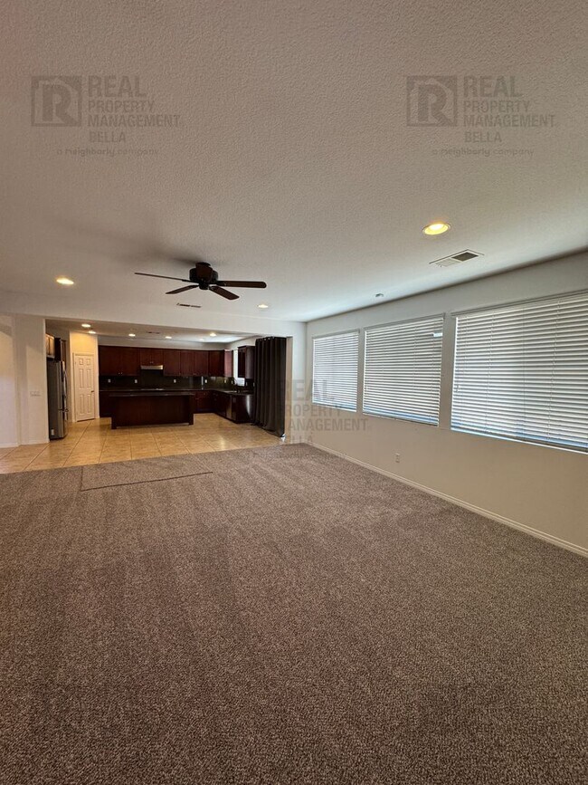 Building Photo - Huge Kitchen, Downstairs Bedroom, and More...