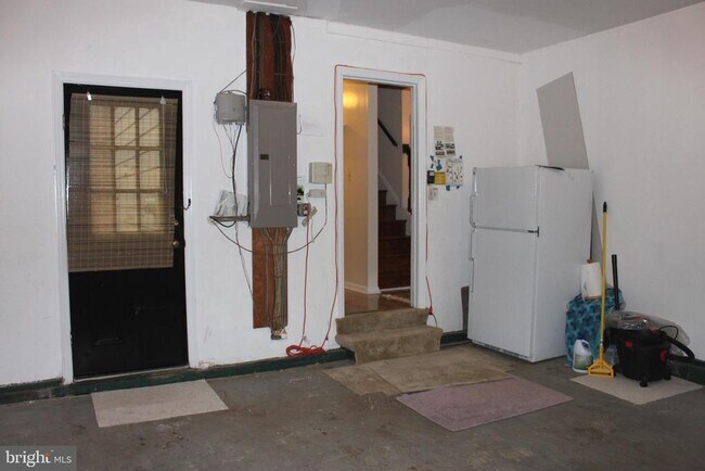 Building Photo - 6210 Cottonwood St