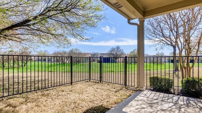 Building Photo - 303 Bonham Loop