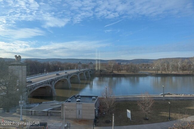 Building Photo - 19 N River St