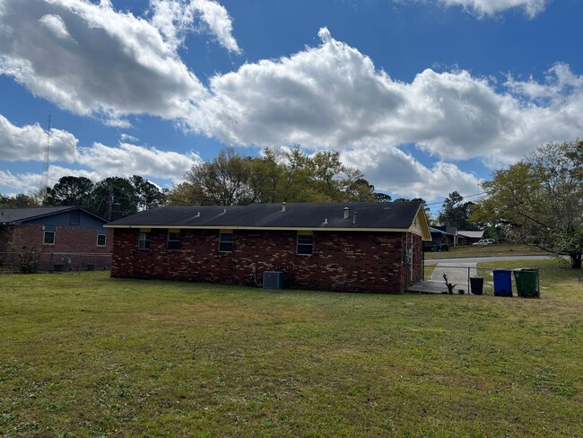 Building Photo - **AVAILABLE NOW**4 Bedroom / 1.5 Bathroom Home for Rent in East Columbus, GA***