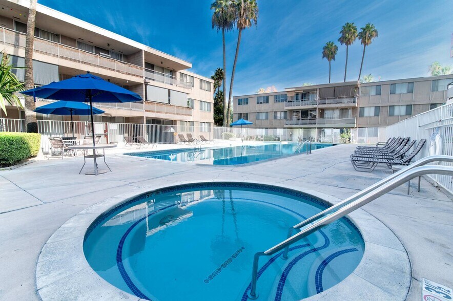 Building Photo - 6979 Palm Ct